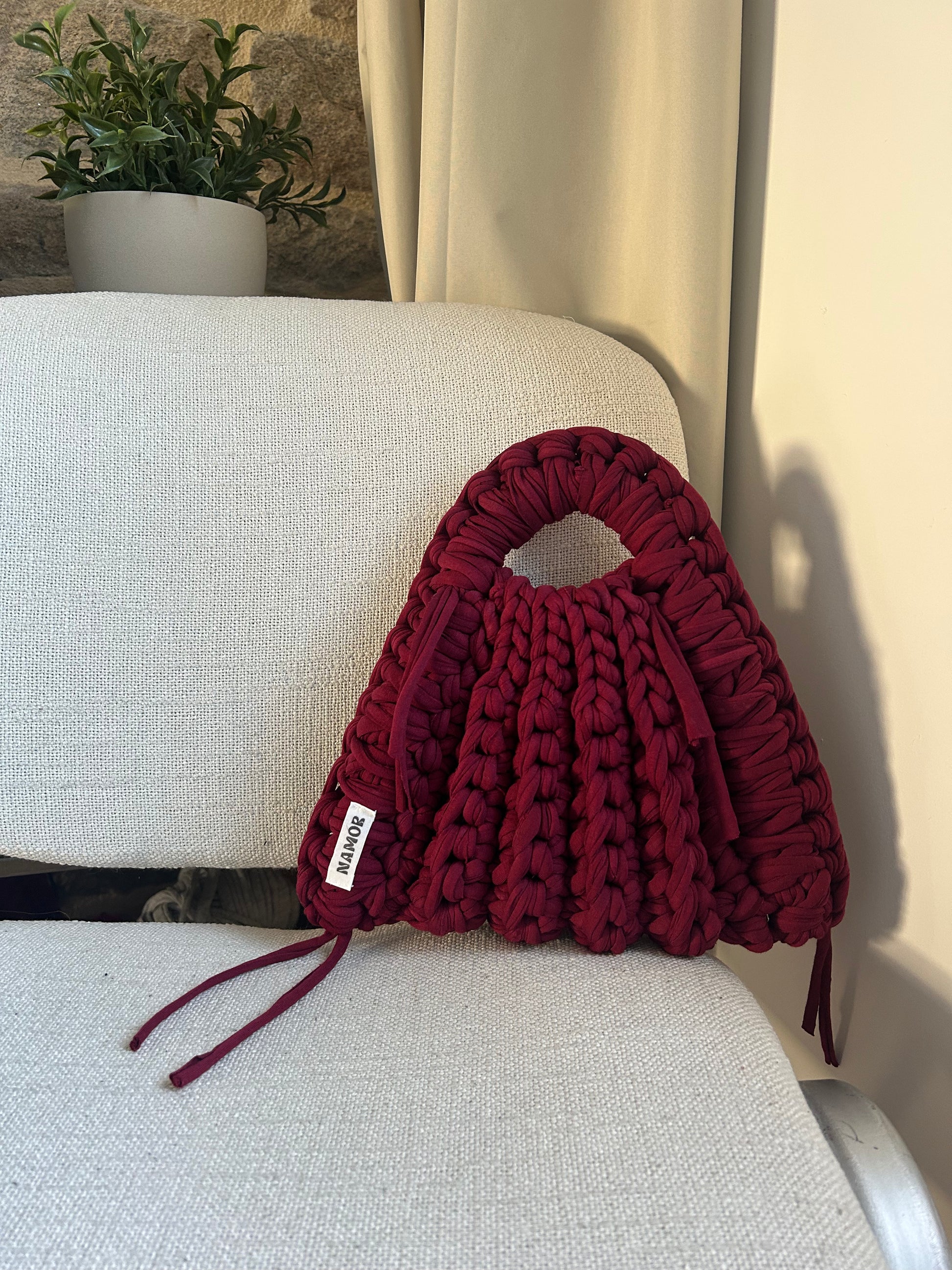 Sac Lily